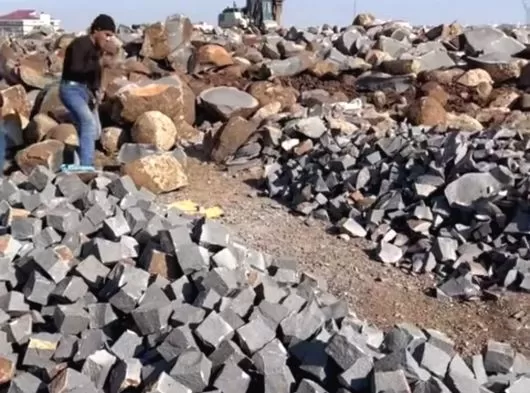 Manisa granit küp taş bazalt küp taş uygulama ekibi Halil