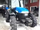  65 56 new holland 2000 saatte orijinal traktör 2015 model sınıf temizlikte
