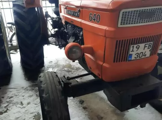  65 56 new holland 2000 saatte orijinal traktör 2015 model sınıf temizlikte