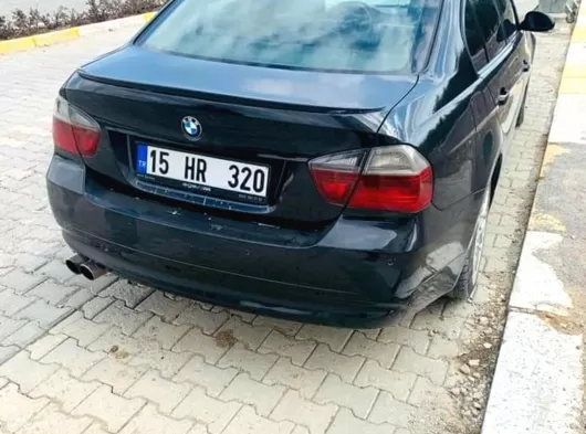 BMW 320İ ÖZEL PLAKALI