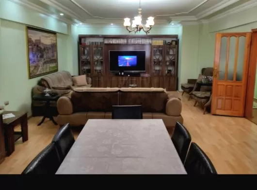 Yakutiye İstasyon Caddesinde Ara Kat Geniş Daire