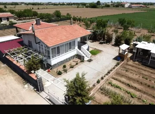 Meram Karahüyükte Satılık Müstakil Ev ve Bahçesi
