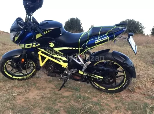 BAJAJ PULSAR NS200
