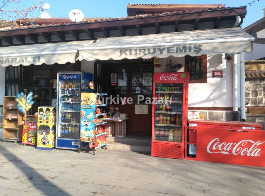 Tarihi mekan kuruyemiş büfe