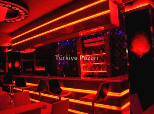 Bayan garson karşılama hostesi