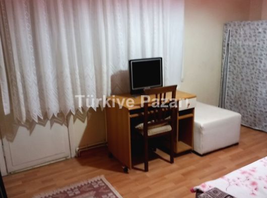 3+1 DAİREDE BAYANA EV OORTAKLİGİ