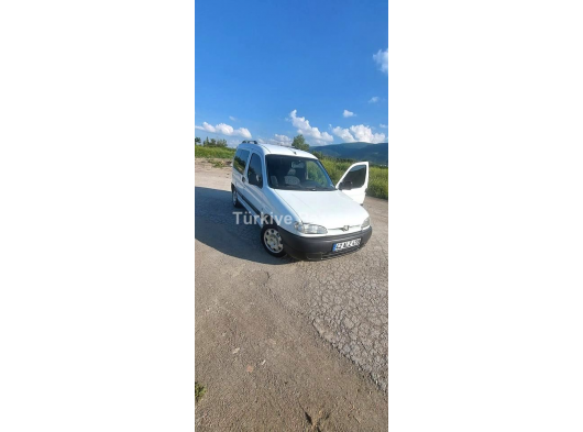 2003 model otomobil ruhsatlı klimalı çift sürgülü