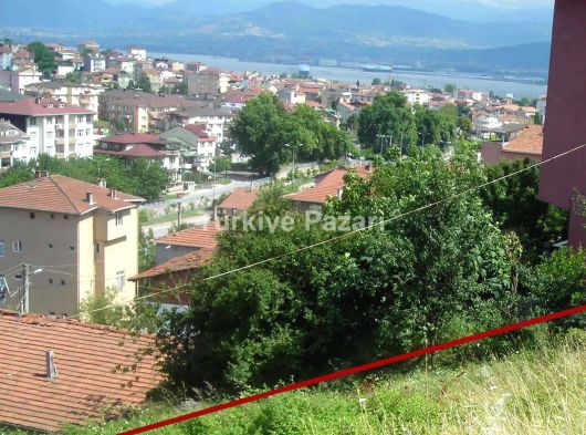 Kocaeli Derince'de deniz manzaralı, hastane ve Vatan Caddesi arasında %40 5 kat imarlı satılık arsa