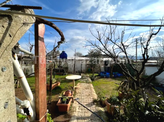 MENDERES ATAKÖYDE SATILIK BAHÇE İÇERİSİNDE EV