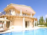 İZMİR ÇEŞME DE KİRALIK LUX MÜSTAKİL HAVUZLU VİLLA