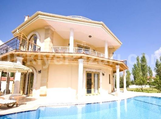 İZMİR ÇEŞME DE KİRALIK LUX MÜSTAKİL HAVUZLU VİLLA