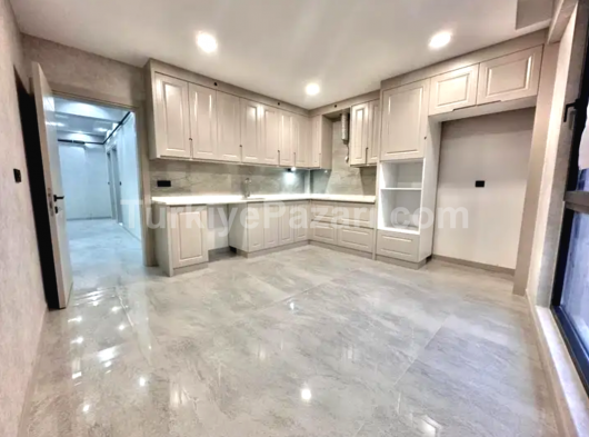 Karaman Mahallesinde Limoncu Durağı,Servergazi Camii,Kanal Yolu,Yeşilköy Caddesi Yakını