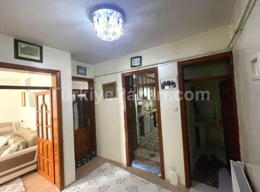 İSTİKLAL MAHALLESİ ANA CADDE ÜZERİ KİRALİK KAT BAHÇELİ DOĞALGAZLI 3+1 DAİRE