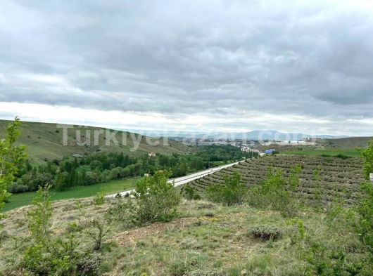 AKYURT MERKEZE 1KM SU OLAN BAHÇELER 250m2