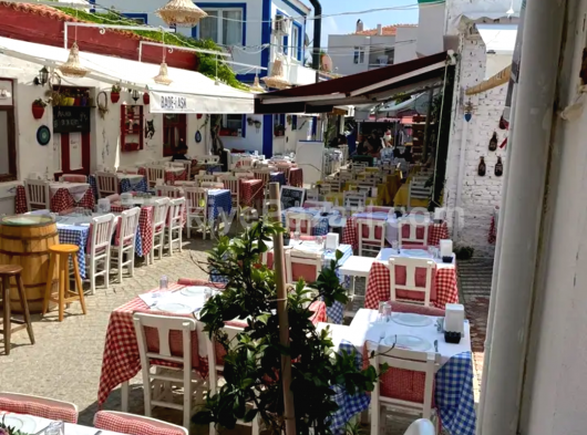 ARTI GAYRİMENKUL'DEN BOZCAADA'DA İSKANLI VE RUHSATLI MÜSTAKİL EV