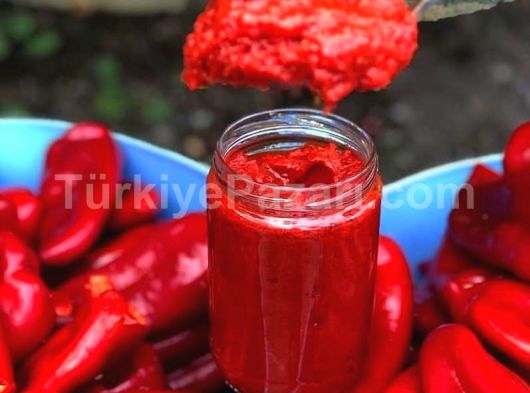 Domates ve acı tatlı biber salcası