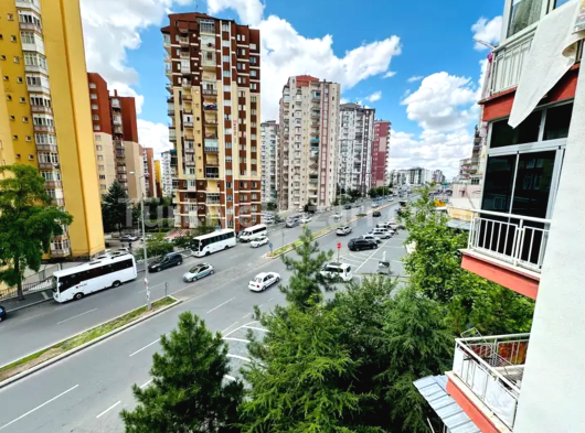 MİMSİNDE ANACADDE ÜZERİ MÜKEMMEL KONUMLU SATILIK 3+1 DAİRE