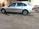 SATILIK 1996 MODEL OPEL VECTRA 2.0 CD BRC LPG Lİ İKİ ÖN ÇAMURLUK DEĞİŞEN BELALTI BOYALI 295 KM HİDRO