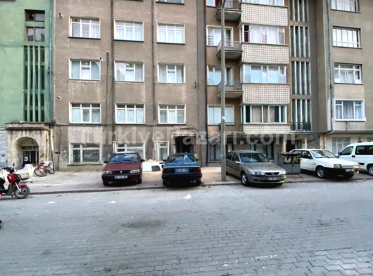 ERKAN BAŞAR'DAN İHSANİYE MH. BAKIMLI 3+1 SATILIK GENİŞ DAİRE