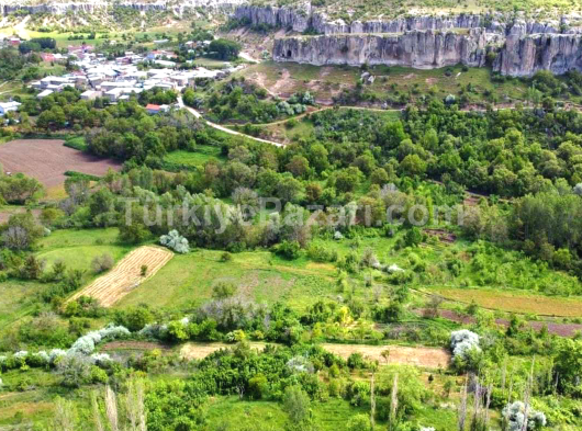MERAM GÜNEYDERE MAHALLESİNDE BULUNAN BAHÇEMİZ