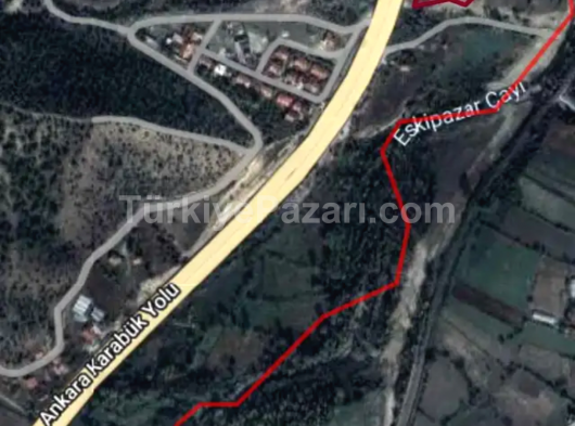 KARABÜK ACIÖZ KÖYÜNDE ANKARA YOLUNA CEPHELİ 4600m2 SATILIK