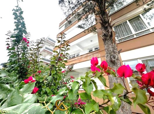 AYGÜLDEN EDREMİT ZEYTİNLİ BEYOBA'DA ŞAHANE TASARIMI İLE MUHTEŞEM KÖRFEZ MANZARALI 3+1 SATILIK VİLLA