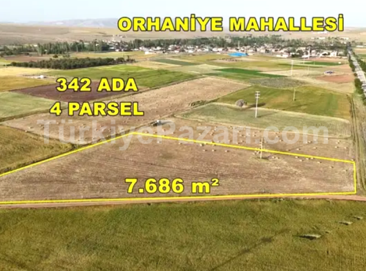 KONYA / AKÖREN / ORHANİYE DE 7.686 m² KÖŞE PARSEL TARLA