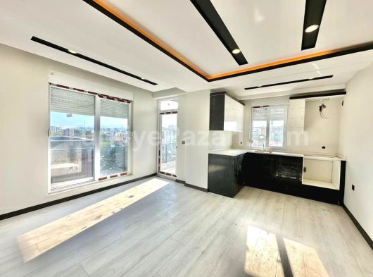 V.DEMİRELDE KATTA 1+1 SIFIR TRAMVAY CADDE YAKIN