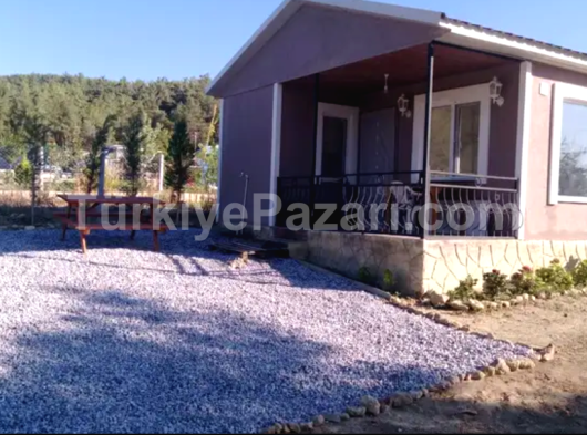 Menderes Yeniköy’de 500 m2 bahçe içerisinde resmi 1+1 ev