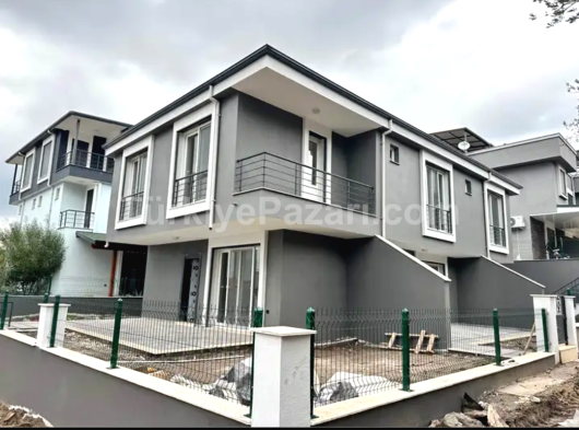 İzmir Seferihisar ürkmez Doğanbey de satılık 2+1 Bahçeli Yazlık villa