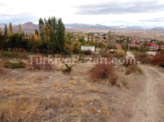 SATILIK 1.370m2 TARLA SUYU ELEKTİRİĞİ YOLU VAR KORKUTELİ YELEME MAH