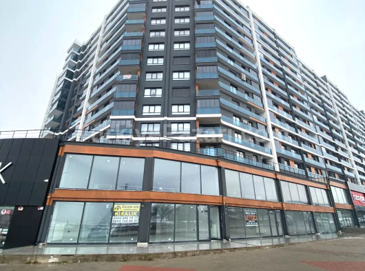 İLDEM CUMHURİYET MAHALLESİNDE ANA CADDE ÜZERİNDE KURUMSALA KİRALIK İŞ YERİ