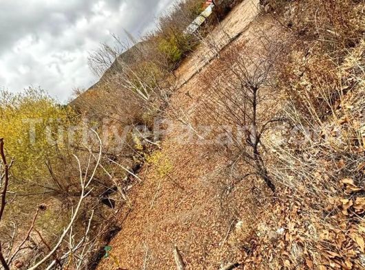 SATILIK 791M2 DÖŞEMALTI KARAVELİLER MAH DOĞAL KAYNAK SUYU VAR