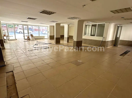 BELEDİYE CİVARI DEPOZİTOSUZ ABONELİKLERİ AÇIK EŞYALI 1+1 APART