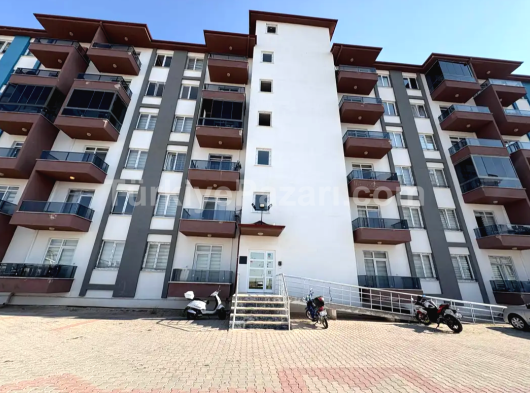 BELEDİYE CİVARI DEPOZİTOSUZ ABONELİKLERİ AÇIK EŞYALI 1+1 APART