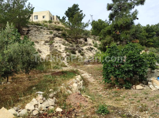 Silifke Tosmurluda 400 M2 şehir ve kale manzaralı yatirimlik  arsamiz satiliktir.