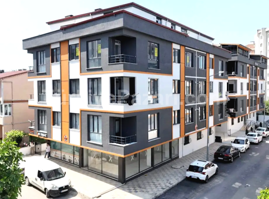 Kapaklı Yıldızkent AVM bölgesinde, merkezi konumda 55 m² köşe başı satılık dükkan!