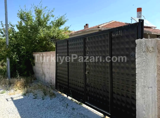 Karatay Saraçoğlu erler Mahallesi'nde 800metrekare arazi üzerinde 3+1 müstakil ev artı çardk satılık