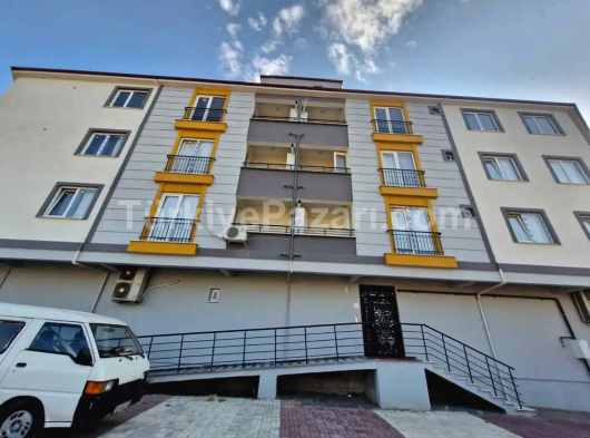 GÖMEÇ ÇARŞI MERKEZİNE YAKIN 2+1 DAİRE