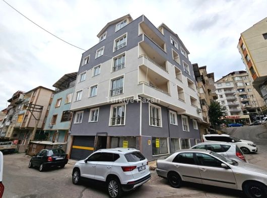 VİŞNE CADDESİNDE VİŞNE PORT AVM ARASINDA 4 KATLI TOPLAMDA 260 M2 ASANSÖRLÜ KİRALIK DÜKKAN-MAĞAZA