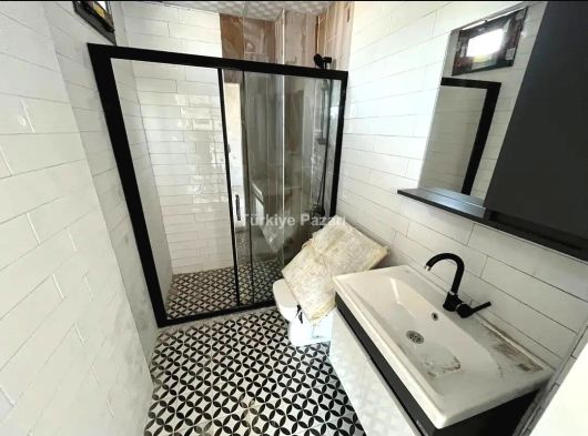 GÖMEÇ ÇARŞI MERKEZİNDE SATILIK MUHTEŞEM KONUMDA SATILIK 2+1