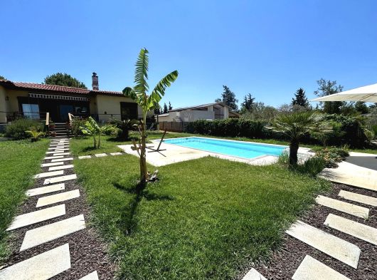 Urla İçmeler’de Umutköy Çiftlik Evleri’nde 1 Dönüm Arsa Payı ile Doğayla iç içe Bir Yaşam