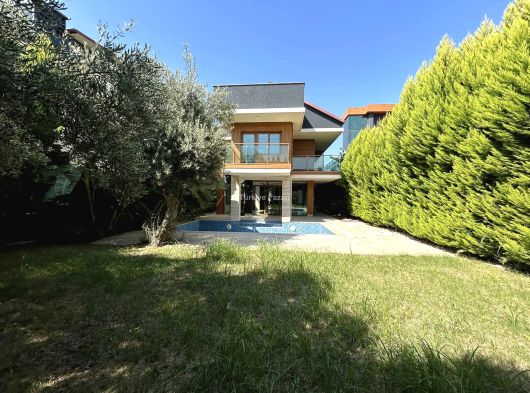 Urla'nın En Seçkin Sitelerinden Satılık Villa