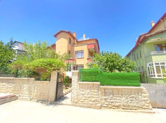 BOSNA HERSEK MAH. 2+1 BAKIMLI SATILIK ARAKAT DAİRE