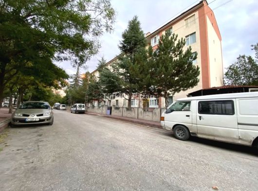 BOSNA HERSEK MAH. 2+1 BAKIMLI SATILIK ARAKAT DAİRE