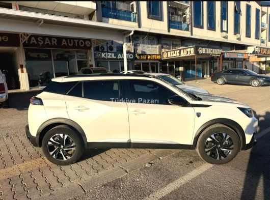 Peugeot 2008 2023 model 17 bin km'de • alure 1.5 dizel