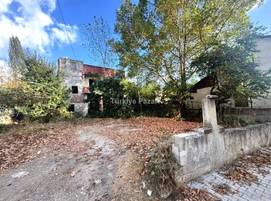 BM''DEN GÖZNE MERKEZ DE MENEKŞELİKTE 480m2 SATILIK ARSA VE BİNA