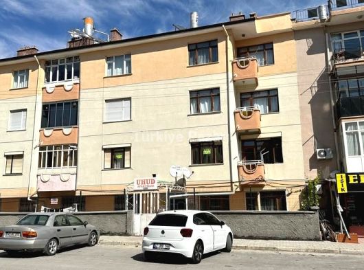 MEHMET AKİF MH. HADİMİ CD. YAKINI İÇİ BAKIMLI 3+1 SATILIK DAİRE