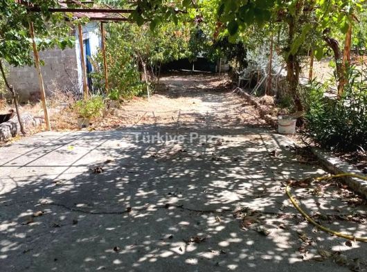 MENDERES YENİKÖY 300 M2 BAHÇE 65 M2 HAVUZLU EV