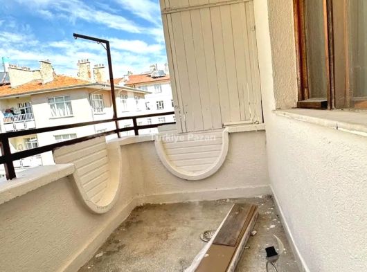 MEHMET AKİF MH. HADİMİ CD. YAKINI İÇİ BAKIMLI 3+1 SATILIK DAİRE